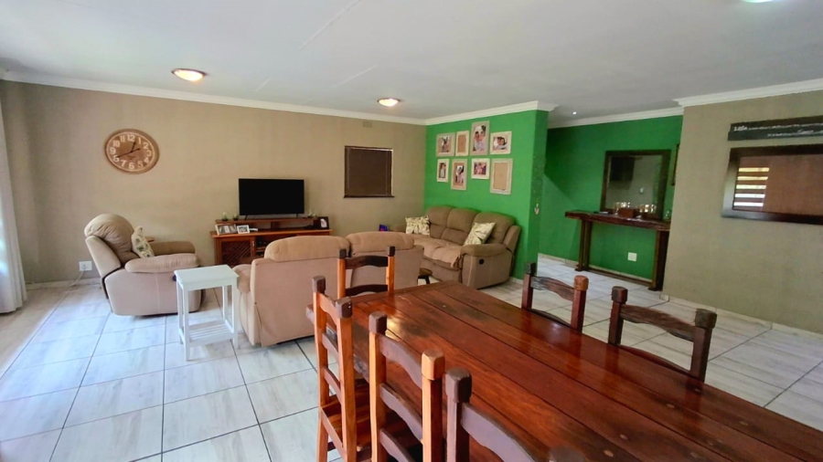 3 Bedroom Property for Sale in Roodia Free State